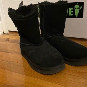 NWOT black bailey UGG